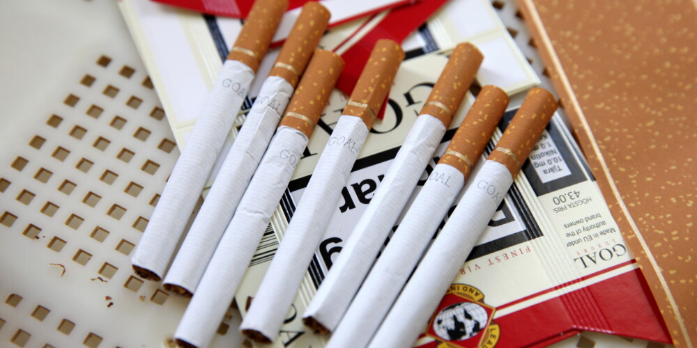 Rīgas pievārtē atklāj sevišķi vērienīgu cigarešu ražotni, kas slēpusies aiz granulu rūpnīcas