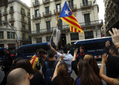 Bloķēti ceļi, kilometriem gari sastrēgumi: Katalonijas streiks izraisa pamatīgu haosu