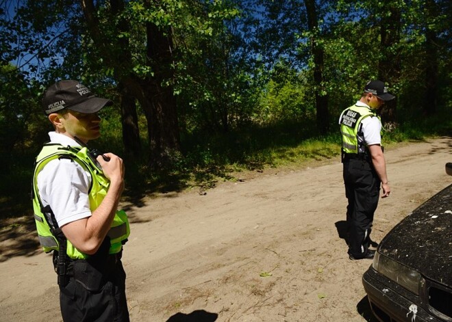 Pateicoties iedzīvotāju vērībai, policijai izdodas atrast divas zagtas automašīnas