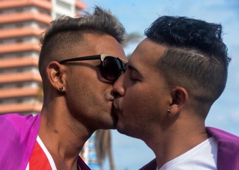 Salīdzinot statistikas datus: 2016.gadā Apvienotajā Karalistē homoseksuāli orientētu cilvēku "kļuvis" vairāk nekā gadu iepriekš.