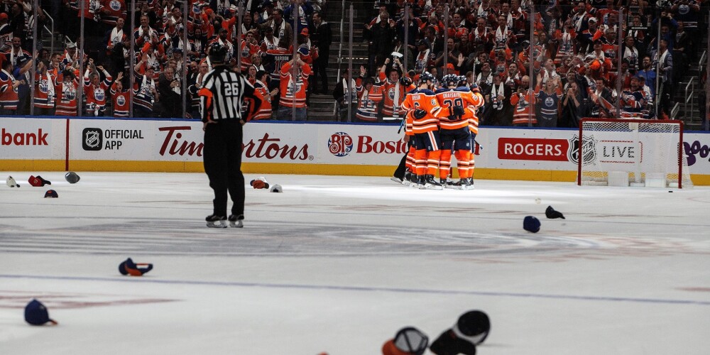 ''Oilers'' zvaigzne Makdeivids jauno sezonu sāk ar ''hat-trick''
