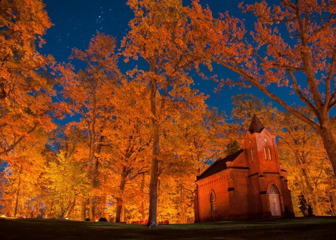 Elpu aizraujoši foto: tā izskatās Latvijas pilsētā, kurā piedzimst rudens