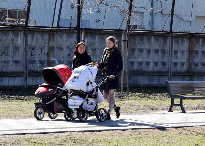 Mainīs ģimenes valsts pabalsta piešķiršanas kārtību, nevienai ģimenei to nesamazinās