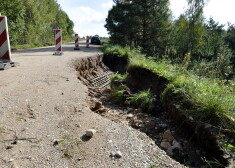 Lietavu izskalotais ceļš Daugavpils novadā.