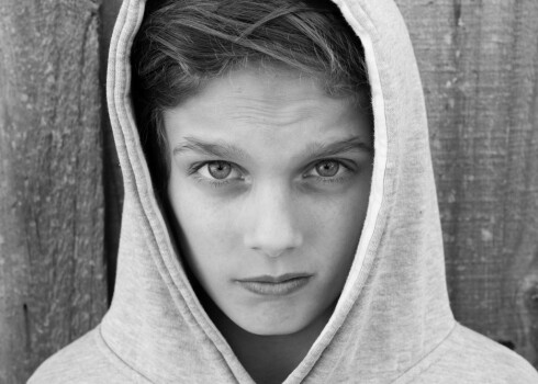 Agrāk bērni zināja, ka pieaugušie jāklausa, un to, ka švīkas uz dibena, kas paliek no siksnas, ilgi sūrst. Tagad mēs zinām, ka vardarbība pret bērnu ir aizliegta ar likumu.