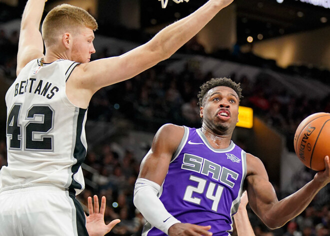 Bertānam 9 punkti "Spurs" uzvarā; Porziņģis "Knicks" zaudējumu skatās no malas