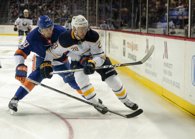 Girgensona "Sabres" zaudē arī NHL sezonas otrajā spēlē