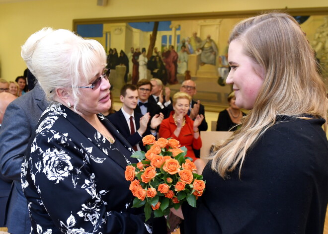 Teterevu pāris atbalsta ne tikai māksliniekus, bet arī jaunos mediķus