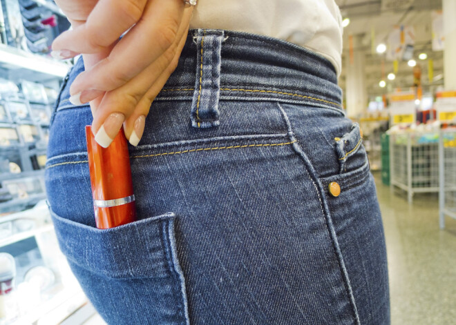 Valsts kontrole par sīkām zādzībām rosina piemērot administratīvu sodu, nevis kriminālsodu