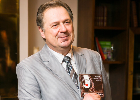 Andris Daņiļenko diska 'Meitenei ar sārtām" lūpām prezentācijā 