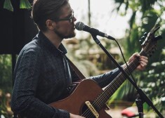 Jauno bardu koncerta dalībnieks Renārs Veļičko.