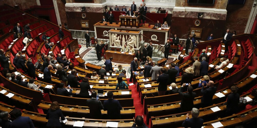 Francijas parlamentā izceļas konflikts Eiropas Savienības karoga dēļ