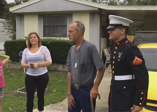 Старик почувствовал, что к нему кто-то подкрался. Обернувшись, дед оцепенел!