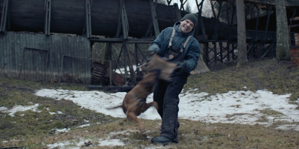 Jāņa Norda darbā "Ar putām uz lūpām" filmējas deviņi no Ungārijas atvesti suņi