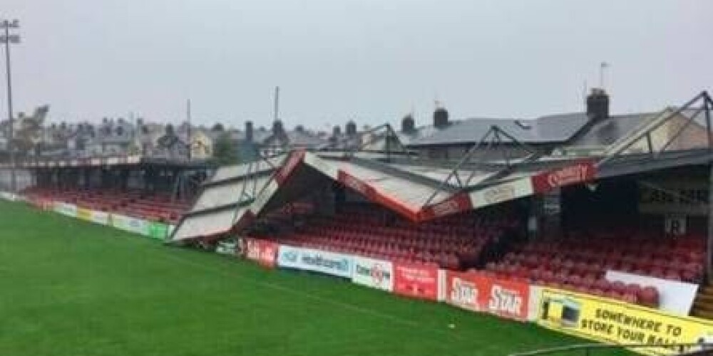 Vētras "Ofēlijas" nopostīts jumts netraucēs aizvadīt Īrijas futbola čempionāta izšķirošo spēli
