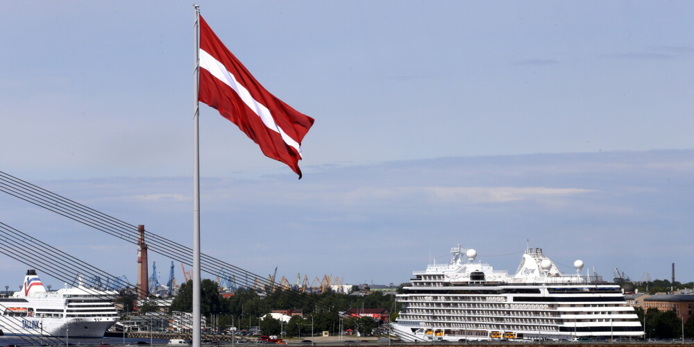 На дамбе АВ откроют монументальный флаг Латвии