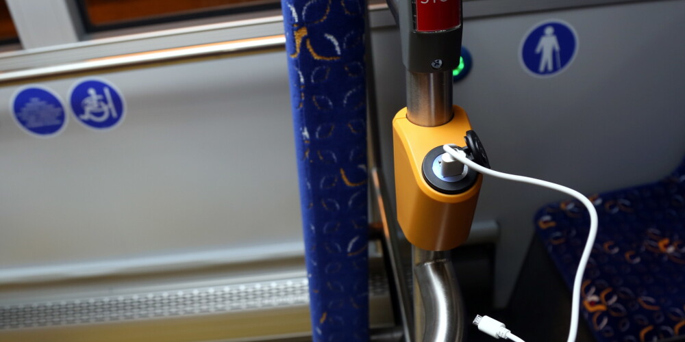 В новых рижских автобусах будут USB зарядки для телефонов и гаджетов