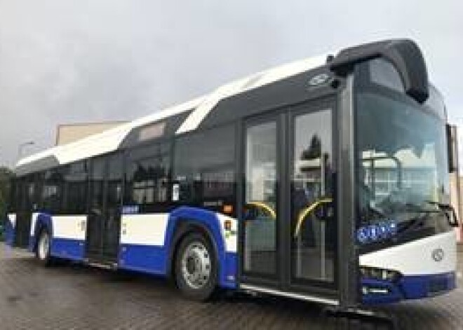 “Rīgas satiksmei” piegādāti jauni “Solaris Urbino” autobusi