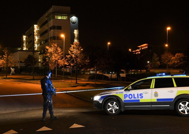 Policijas iecirkni Helsingborjā, Zviedrijas dienvidos, aizvadītajā naktī satricinājis spēcīgs sprādziens.  Eksplozijas rezultātā bojāta liela daļa policijas ēkas un pretējiem namiem logiem izbiruši stikli.