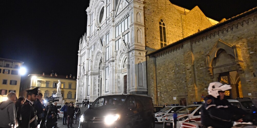 Krītošs dekorācijas gabals nogalina tūristu Florences populārākajā baznīcā