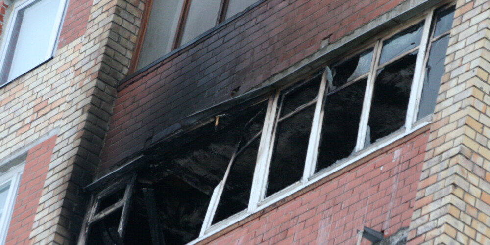 Stājies spēkā ugunsdzēsējus attaisnojošais spriedums lietā par 2006.gada traģisko ugunsgrēku Ķempes ielā