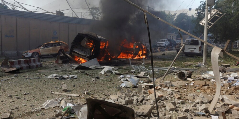 Sprādzienos Afganistānas mošejās nogalināti vismaz 72 cilvēki