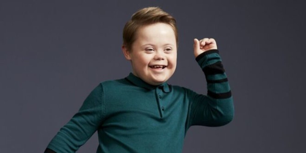 11 gadus vecs zēns ar Dauna sindromu kļūst par populāra zīmola reklāmas seju
