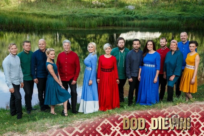 Valsts svētku priekšvakarā ceļojumu pa Latviju uzsācis savā ziņā maģisks un spēcinošs latvisks koncertuzvedums „Dod, Dieviņi”, kurā uz skatuves kāps Latvijā pazīstami mākslinieki.