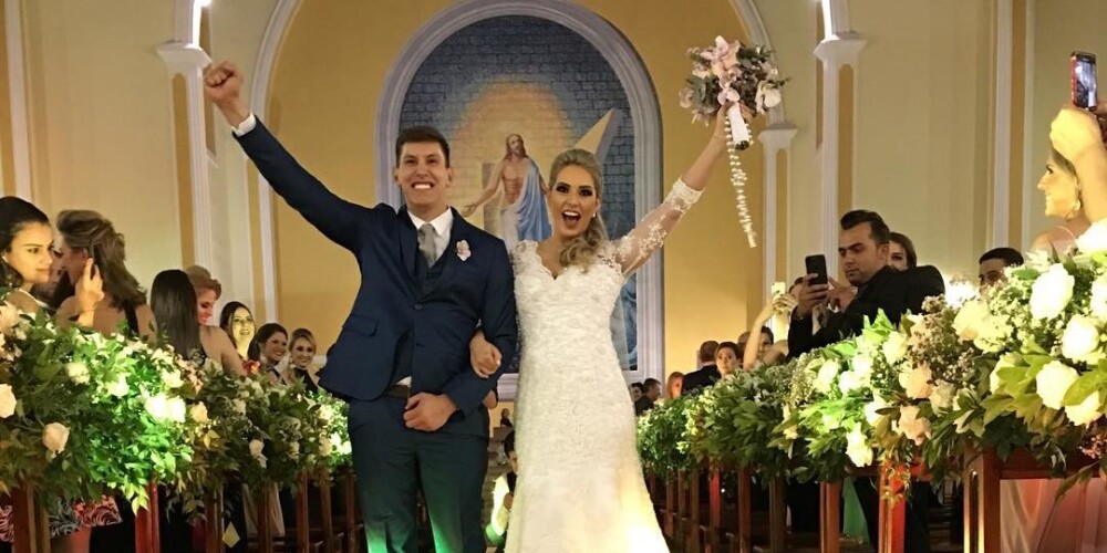 Krāšņā ceremonijā apprecējies aviokatastrofu pārcietušais "Chapecoense" vārtsargs