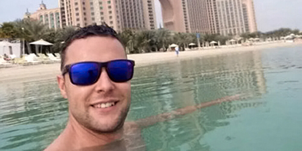 Netīšām aizskarot vīrieša gurnu Dubaijas bārā, tūrists 3 mēnešus spiests pavadīt aiz restēm