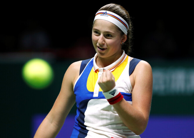 Ostapenko savu izlaušanās sezonu pabeidz ar graujošu uzvaru pār pasaules trešo labāko tenisisti