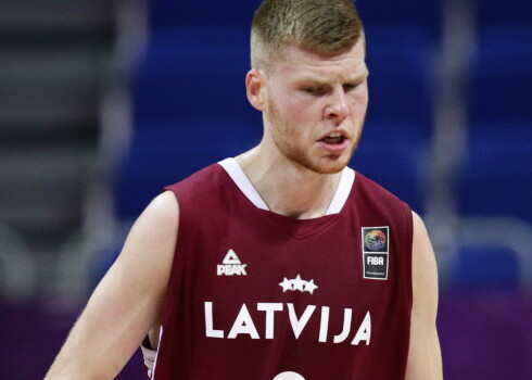 Latvijas izlases uzbrucējs Dāvis Bertāns šīs NBA sezonas sākumā nespēj izpelnīties galvenā trenera Grega Popoviča uzticību.