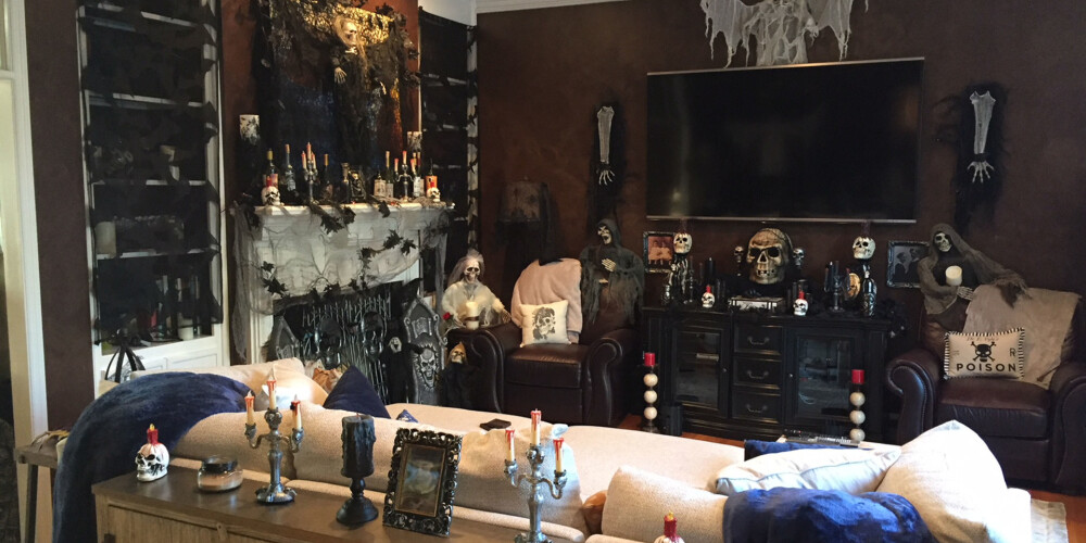 Гостиная семьи кишит приведениями и вурдалаками