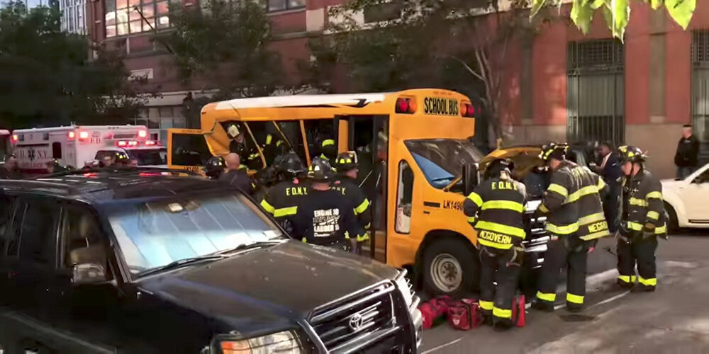 Uzbrukumā Manhetenā cietis arī autobuss ar skolēniem