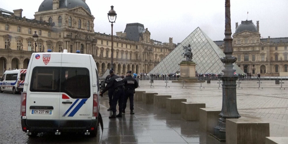 Francijā beidzas ārkārtas stāvoklis, kas bija spēkā kopš 2015. gada teroraktiem