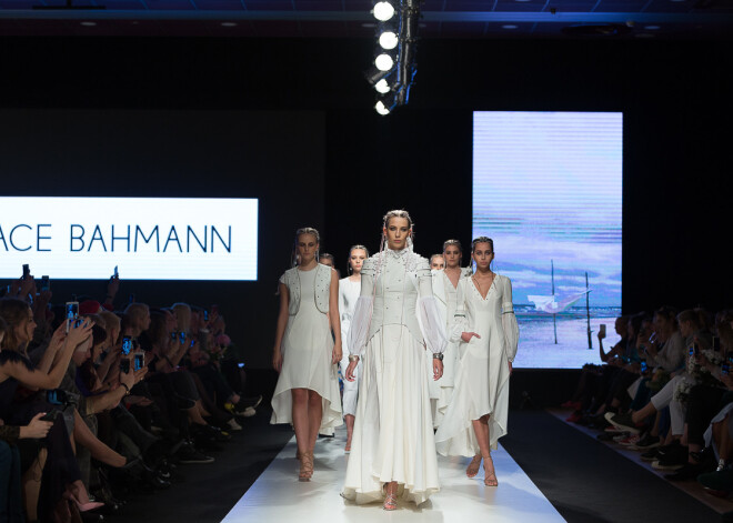 Noslēpumaina, spēcīga un ļoti sievišķīga... zīmola "Dace Bahmann" 2018. gada vasaras sieviete