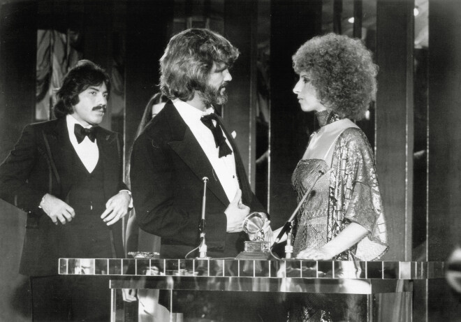 Kadrs no filmas "Zvaigzne ir dzimusi" (1976).