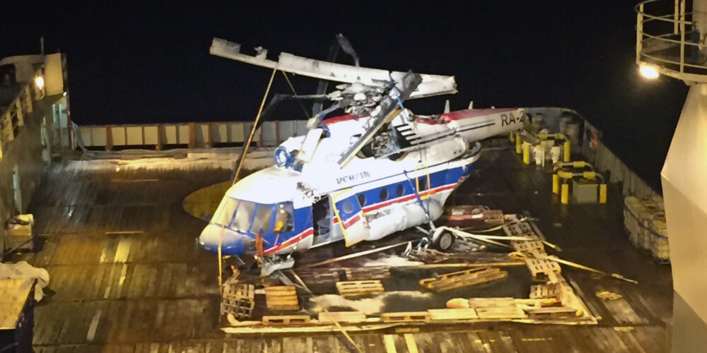 No ūdens pie Svalbāras izcelts avarējušais Krievijas helikopters. Tajā neatrod nevienu no 8 pasažieriem