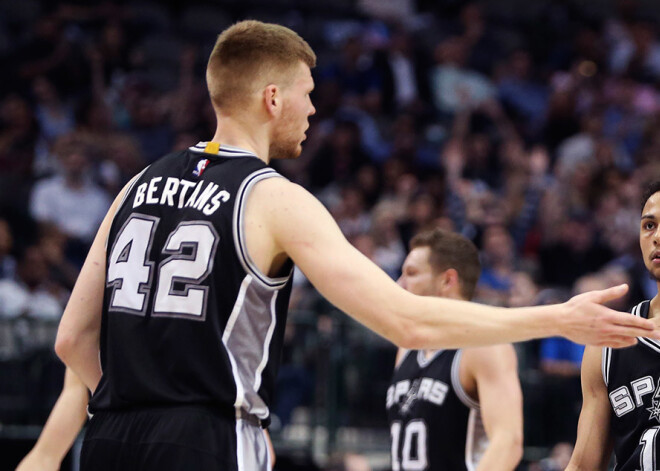 Dāvis Bertāns spēlē maz un gūst 3 punktus "Spurs" uzvarā