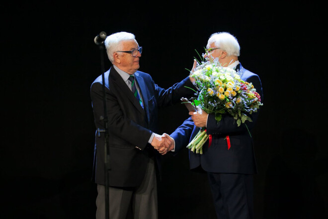 Maestro Raimonds Pauls sveic Streiču 80. jubilejā. 