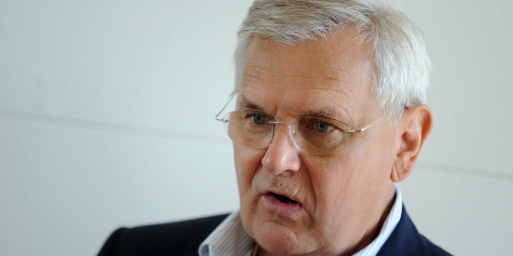 Jānis Jurkāns (dzimis 1946. gada 31. augustā Rīgā) ir poļu tautības Latvijas politiķis, bijis pirmais atjaunotās Latvijas ārlietu ministrs, pēc tam vairāku Saeimu deputāts. Pārstāvējis Tautas saskaņas partiju un ar to saistītās kreisās politiskās apvienības. 2005. gadā pēc TSP iekļaušanās "Saskaņas Centrā" pameta politiku, bet 2011. gadā atgriezās, lai piedalītos 11. Saeimas ārkārtas vēlēšanās kā Šlesera Reformu partijas LPP/LC kandidāts.