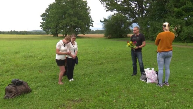 Pirmā dalībniece, kas pameta šovu “Saimnieks meklē sievu” un saimnieka Jāņa sētu, bija Gija (otrā no kreisās).