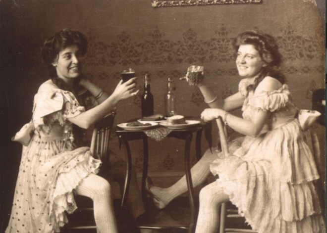 Rīgas prostitūcijas vēsture: kā dzīvoja staigules pirms 100 gadiem?