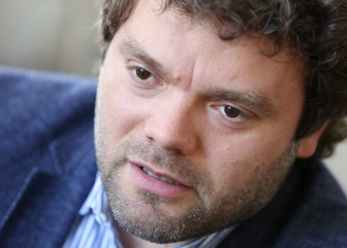 Emīls Jakrins.