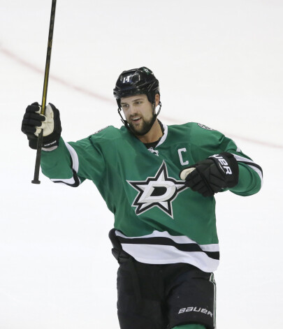 Izdevīgais Teksasas štats palīdzējis Džeimijam Benam būt vislabāk atalgotajam NHL hokejistam