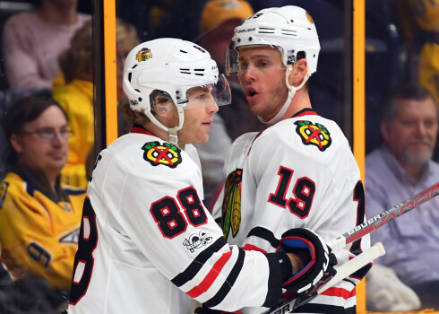 Patriks Keins (pa kreisi) un Džonatans Teivzs daudziem par pārsteigumu tomēr nav visvairāk pelnošie NHL hokejisti.
