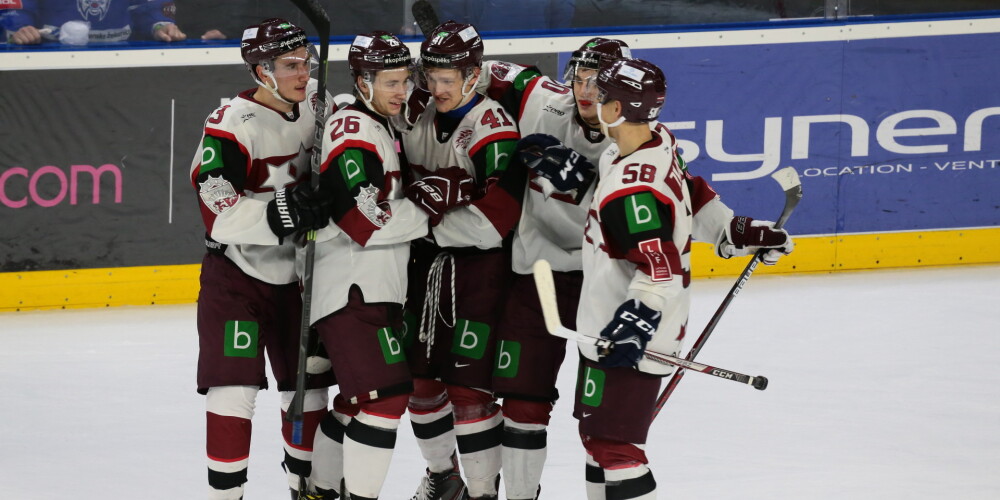 Latvijas hokeja izlase pārbaudes turnīrā apspēlē uz olimpiskajām spēlēm tikušos slovēņus