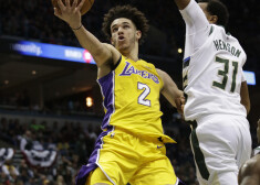 Lonzo Bols "triple-double" sasniedza 20 gadu un 15 dienu vecumā.