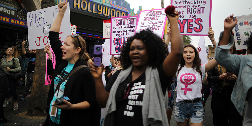 Simtiem cilvēku Holivudā piedalās demonstrācijā pret seksuālo uzmākšanos un vardarbību