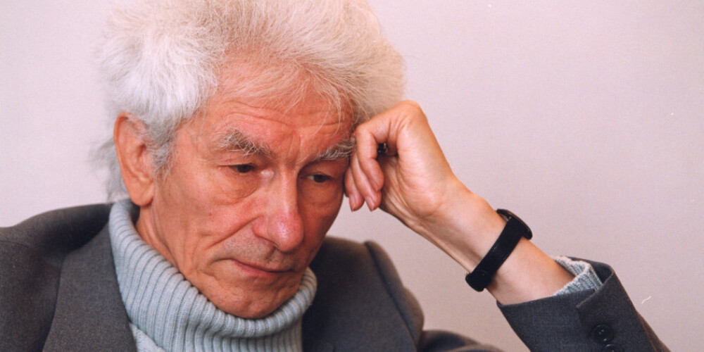 Imants Ziedonis (dzimis 1933. gada 3. maijā, miris 2013. gada 27. februārī) bija latviešu dzejnieks, publicists, īsās prozas (epifāniju) autors, tulkotājs, scenārists. Latvijas PSR Tautas dzejnieks (1977). Viņš bija spilgts Dziesmotās revolūcijas laika sabiedriskais darbinieks, bijis ievēlēts Augstākajā Padomē. Apbalvots ar otrās šķiras Triju Zvaigžņu ordeni. Viens no populārākajiem latviešu literāro pasaku autoriem. Rīgas Latviešu biedrības gada biedrs.